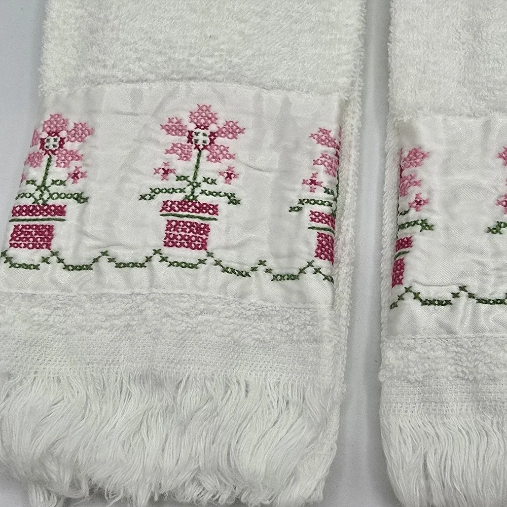 Vtg Floral Cross Stitch Needlepoint White Hand Towel Set‎ Of 2 Lot